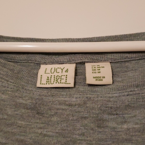 Lucy & Laurel green relaxed fit top. - Picture 2 of 3